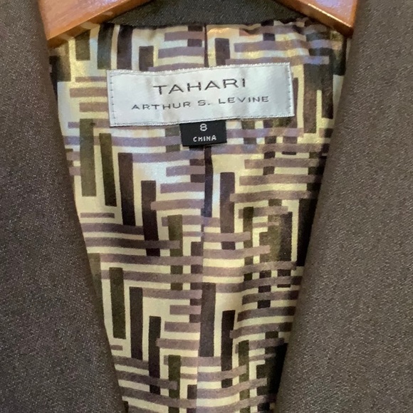 Tahari blazer - Picture 2 of 3